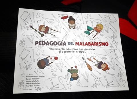Una portada que presenta el título 'Pedagogía del Malabarismo' junto con ilustraciones de niños practicando malabarismo y herramientas educativas.