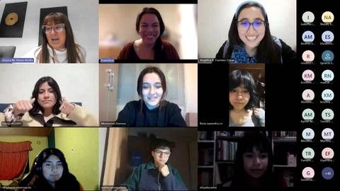 Un grupo de personas participando en una videoconferencia en un entorno digital.