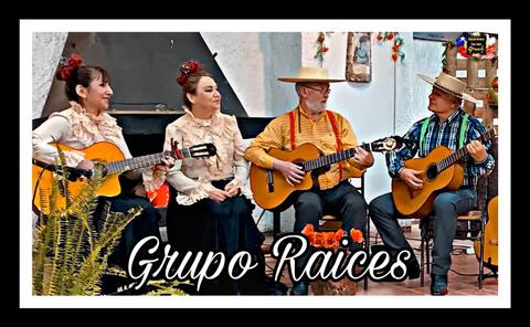 Un grupo de cuatro personas tocando guitarras en un ambiente festivo.