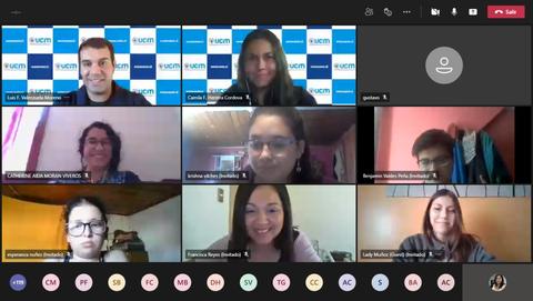 Reunión virtual con varios participantes en un entorno educativo.