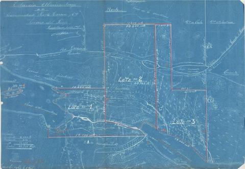 Un plano topográfico en tonos azules que muestra diferentes lotes de terreno.