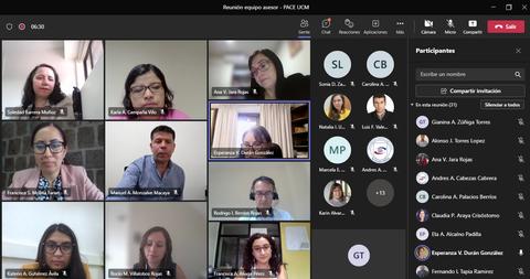 Reunión virtual de un equipo de trabajo con varios participantes en diferentes recuadros.
