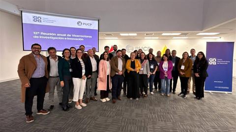 Reunión anual de vicerrectores de investigación e innovación en un espacio moderno.