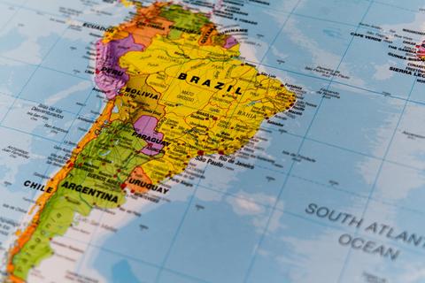 Un mapa de Sudamérica que muestra los países y sus límites geográficos.