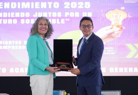 ucm-fomenta-el-emprendimiento-con-compromiso-social-en-seminario-realizado-en-peru.jpeg